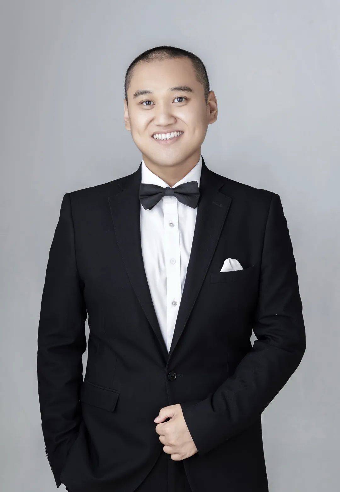 李母思儿日久,每日以泪洗面,双眼哭坏.