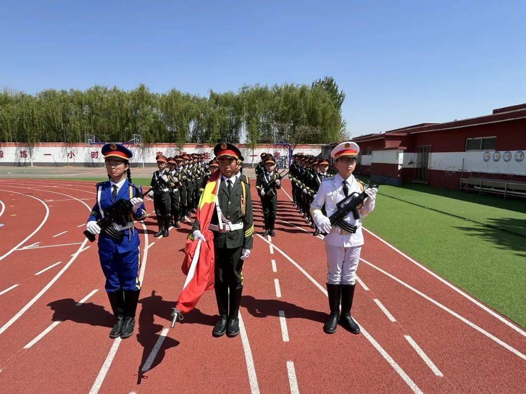 刘店子中心小学迎接河东区第五届"我为祖国添光彩"校园国旗护卫队展评