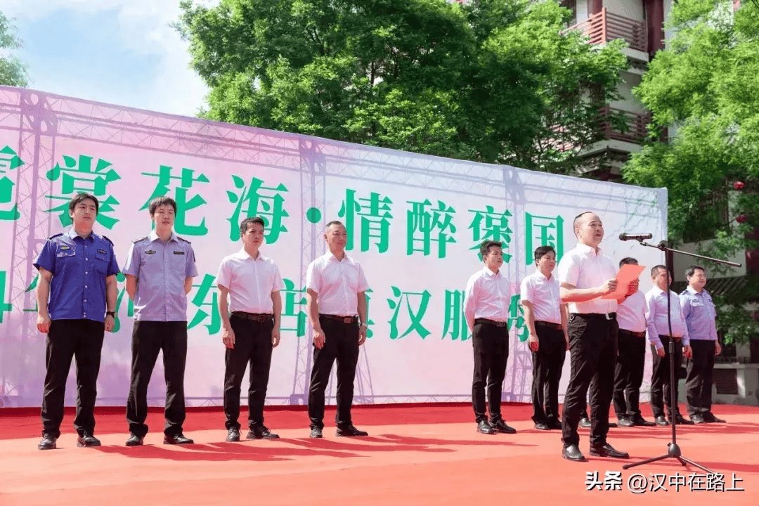 “薇”美春天，裙裾飞扬！褒国古镇这场汉服秀，太美了！_活动_文化_霓裳