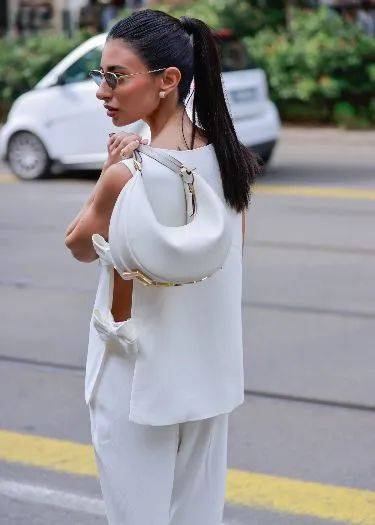“一身套裝”太流行了！穿出大女人的高級感