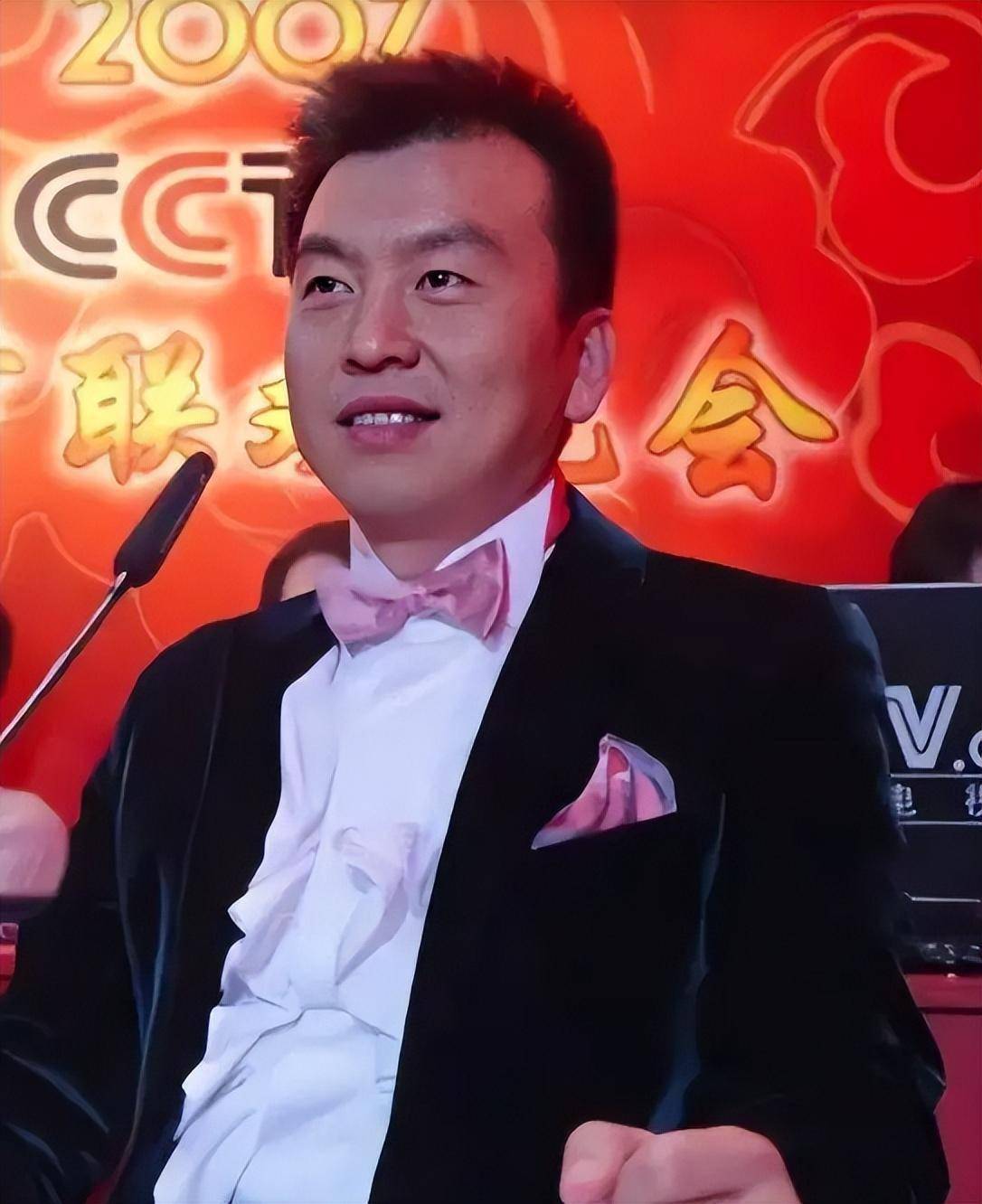 央视张泽群:我没向董卿求过婚,55岁才当上爸爸,妻子身份至今成谜