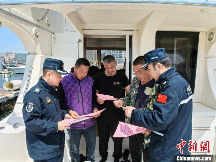 辽宁海警局开展海洋伏季休渔管控行动_渔船_大连_海上