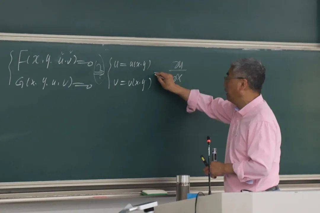 他的课，鸽子都不“放鸽子”！大学数学老师为啥狂刷高考题？