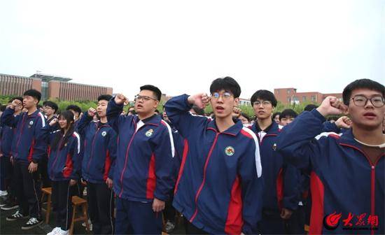 "潍坊实验中学这场成人礼,为青春"加冕"!