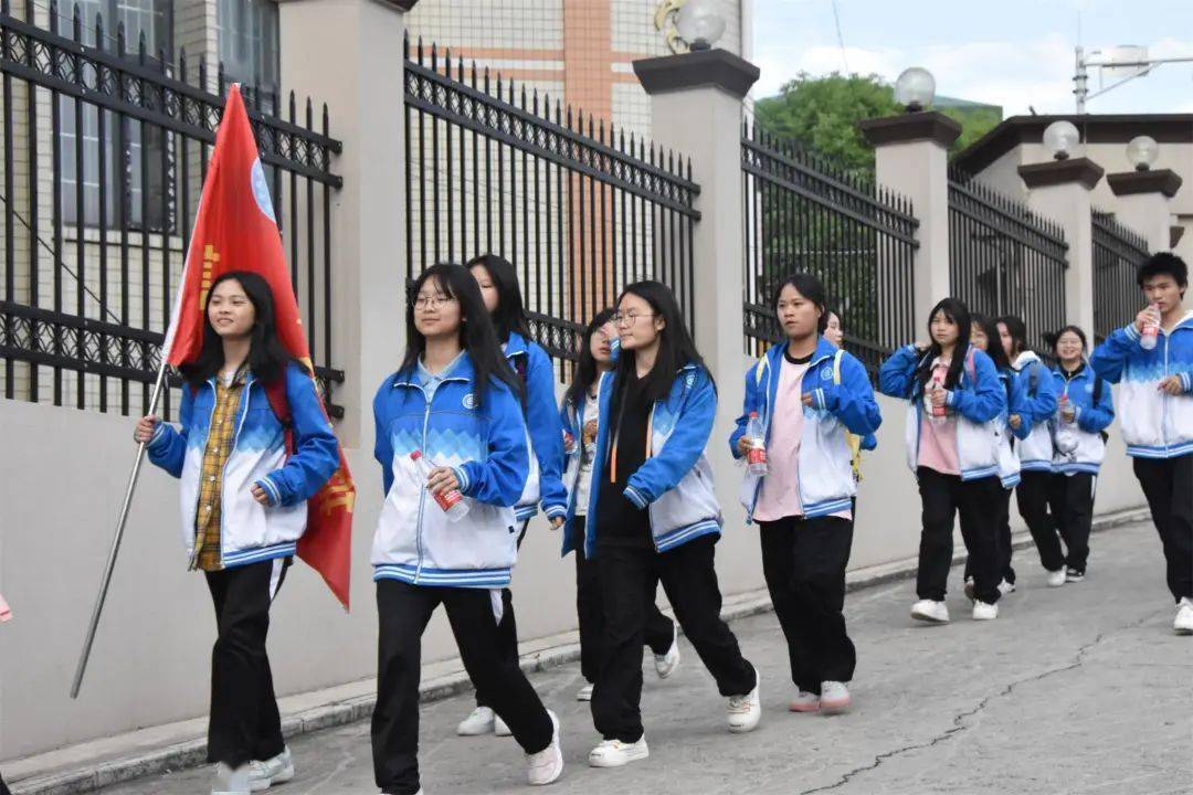 励志远足放飞梦想,砥砺前行共赴未来——安顺民中2024