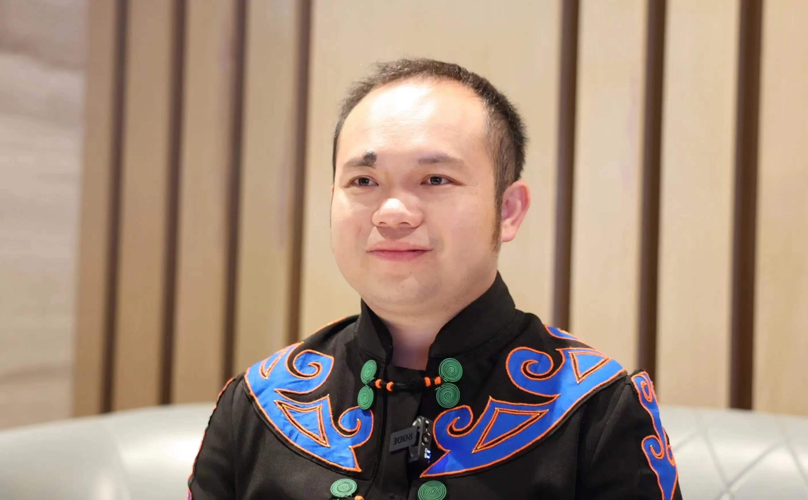 本届大赛邀请到华语流行乐坛男歌手,原创音乐人李维真担任5月3日比赛
