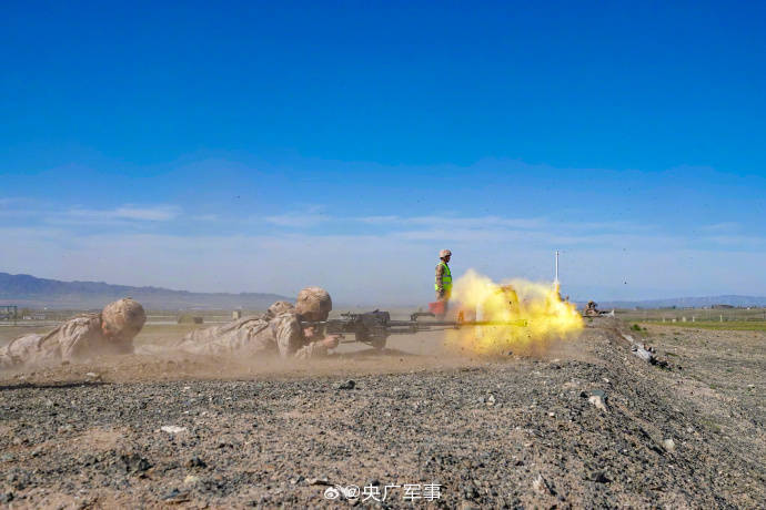 新疆塔城军分区某边防团组织重火器实弹射击考核