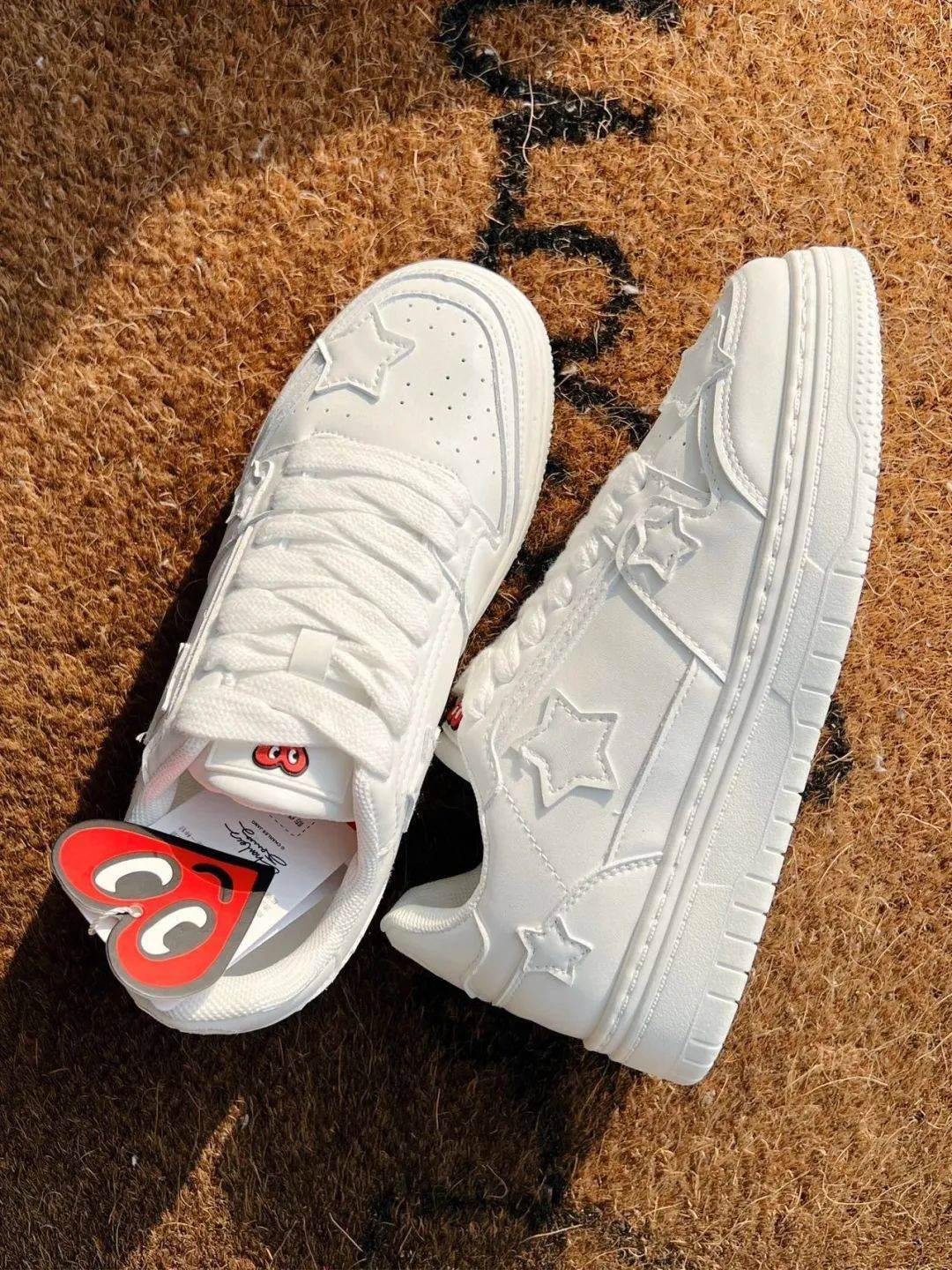 经典查尔斯小白鞋来啦!乳胶鞋垫 进口超纤皮,柔软透气