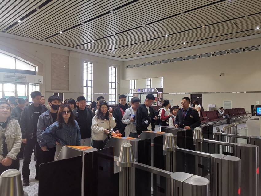 沈铁长春车务段实现"五一"假期运输安全平稳有序