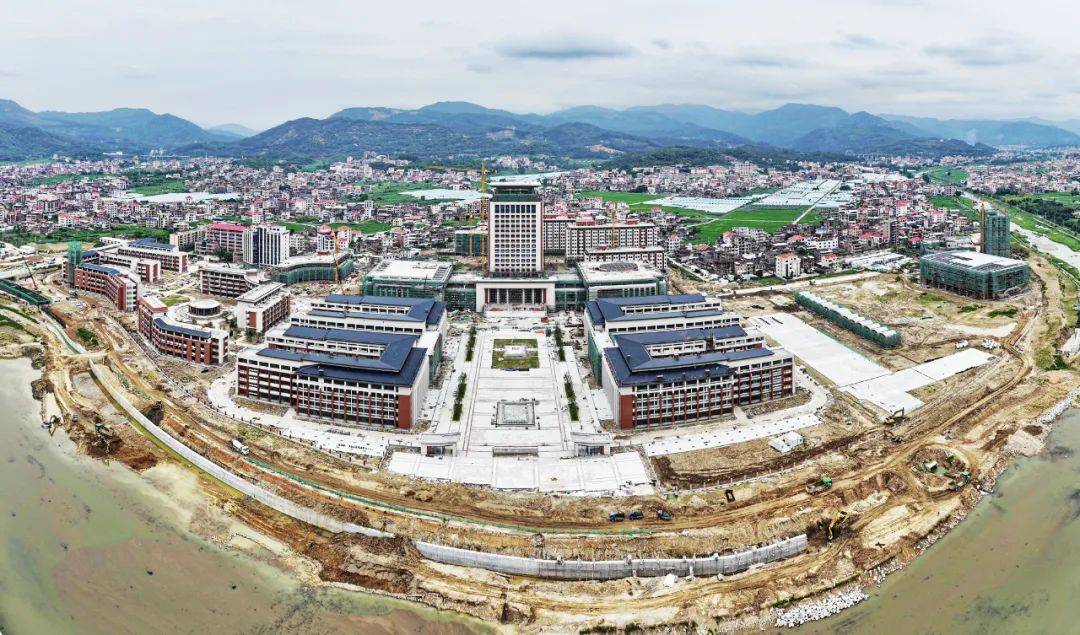 片火热泉州医学高等专科学校南安校区福建省重点民生工程项目5月4日