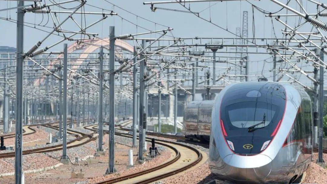 所,向南经焦作市辖沁阳市,济源市,跨黄河后引入郑西高铁洛阳龙门站,出