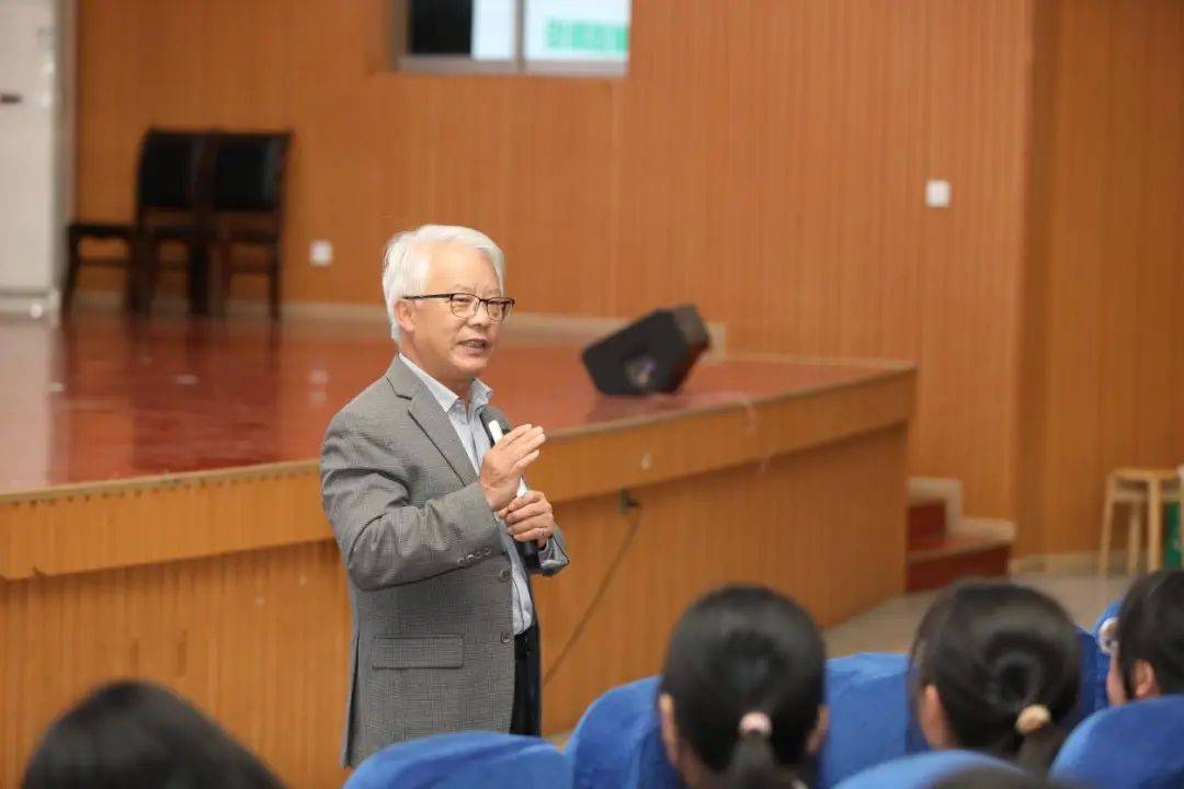 传播科学家精神|香港中文大学(深圳)副校长朱世平院士赴衢州二中讲座