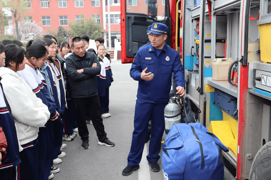 勤学苦练,努力学习钻研业务,出色的完成了建党百年庆祝活动消防安保