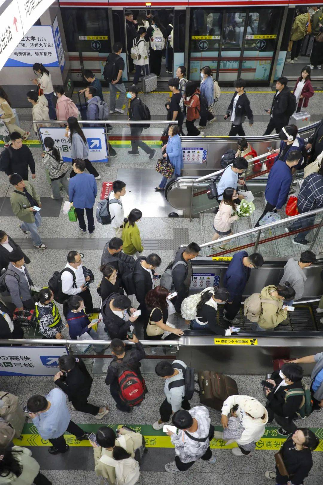 08万人次,郑州地铁五一假期成绩单来啦!_乘客_服务_客流