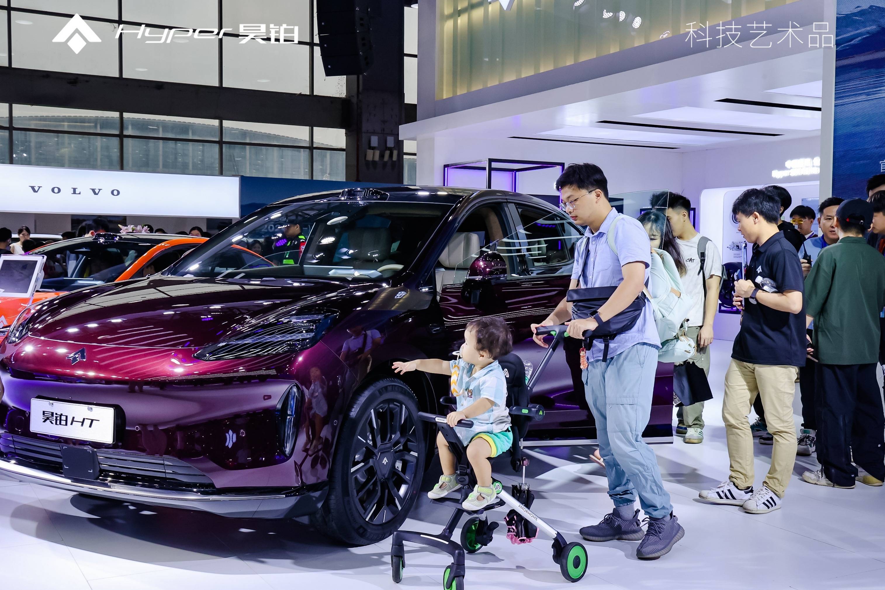昊铂ht 2024款登陆南京车展,"双800" 最强智驾塑造豪华纯电suv
