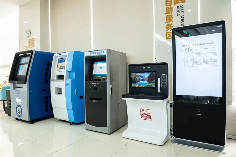 依托湟里镇掌上服务营业厅,政务服务旗舰店和邮政速递,真正实现了减