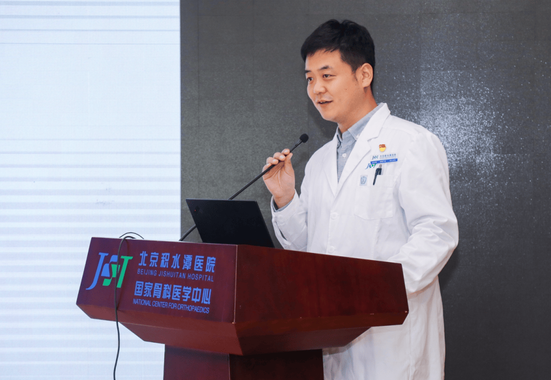 北京积水潭医院召开五四表彰大会并举办"医道春秋"老专家访谈