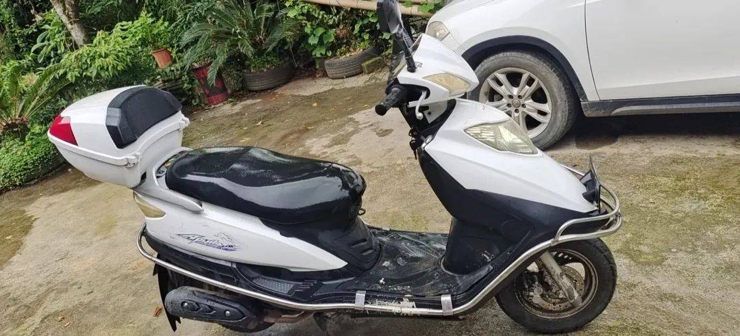 【5月9日凤冈信息网二手信息】中华h530,饮水机,餐饮油烟机,踏板车