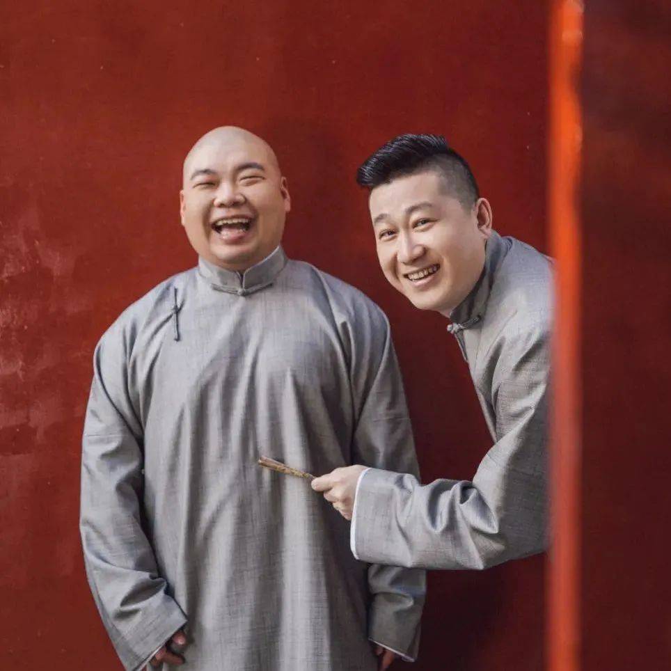 配合默契的搭档二人不仅共享一个"鹤"字当数张鹤伦和郎鹤炎这对搭档要