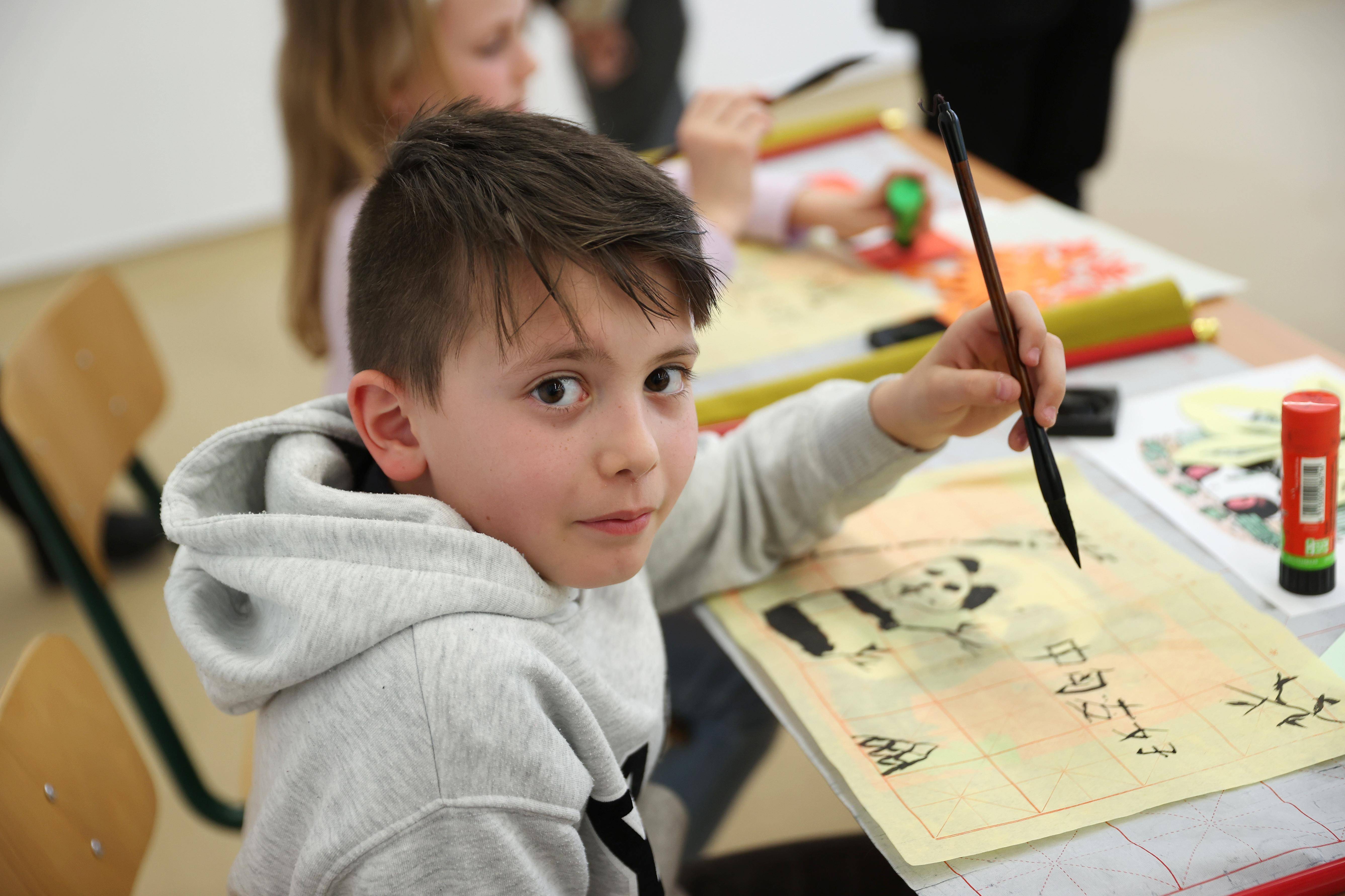 做中匈友好事业的使者_新华社_赵丁喆_年级