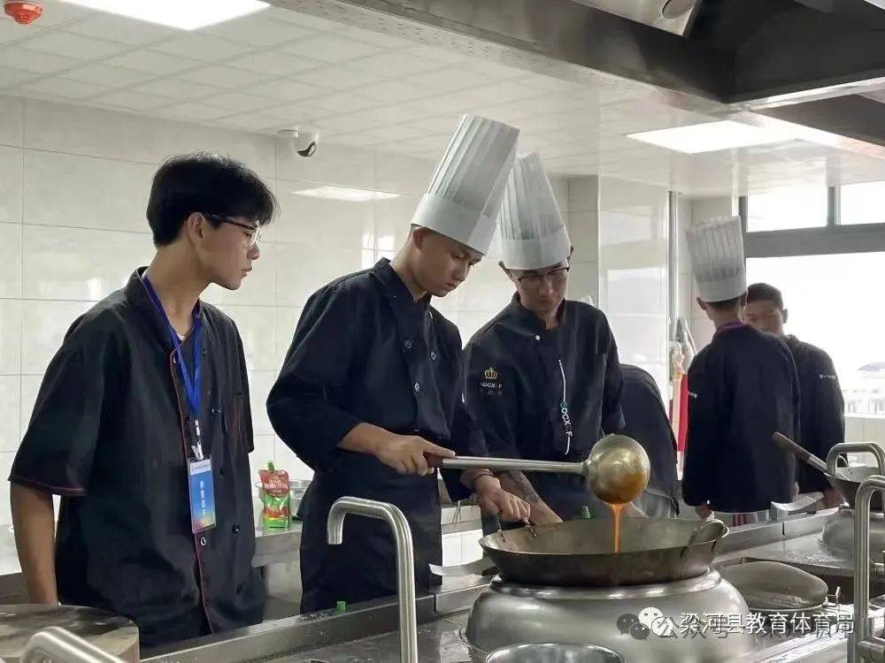 梁河县职业高级中学举行第九届技能艺术节邀请函