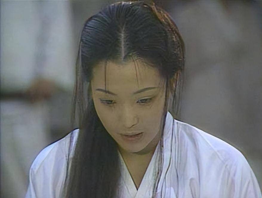后来,她开始拍戏,凭借《春香传》积累了广泛的粉丝基础.