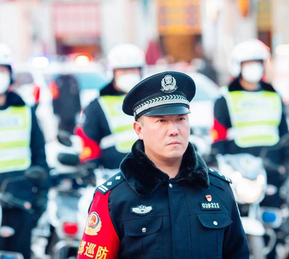 中共党员,本科学历,2000年12月参加公安工作,一级警督警衔,生前系安阳