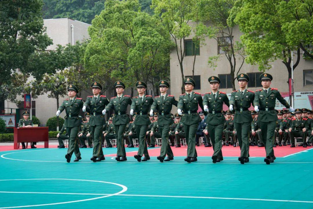 队列会操展英姿 凝神聚气砺斗志