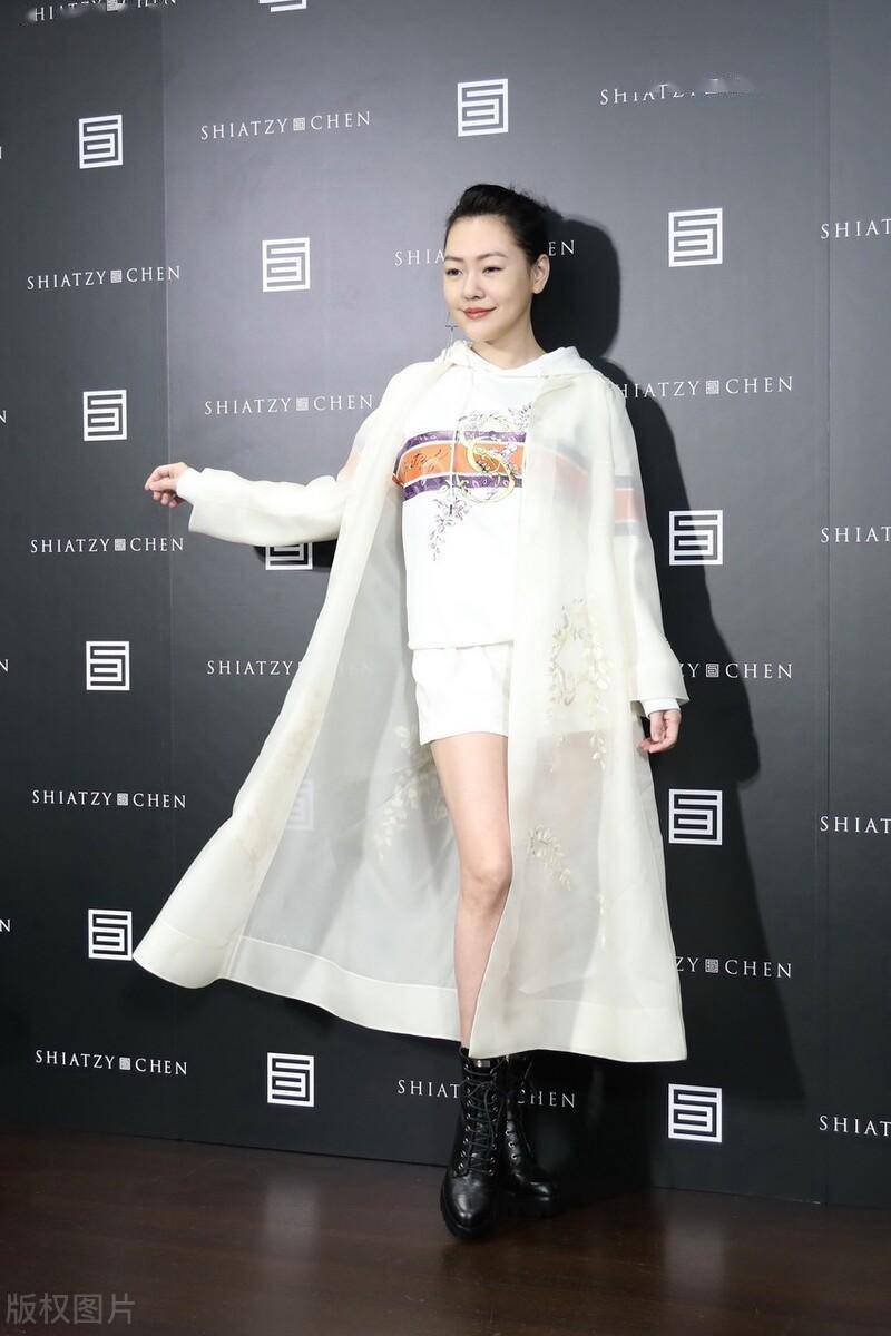 总的来说,徐熙娣的身材和魅力是她身上不可或缺的一部分.