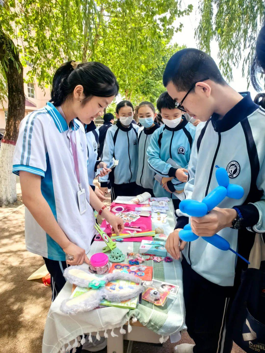 保定十七中第十六届外语节活动之跳蚤市场嘉年华义卖