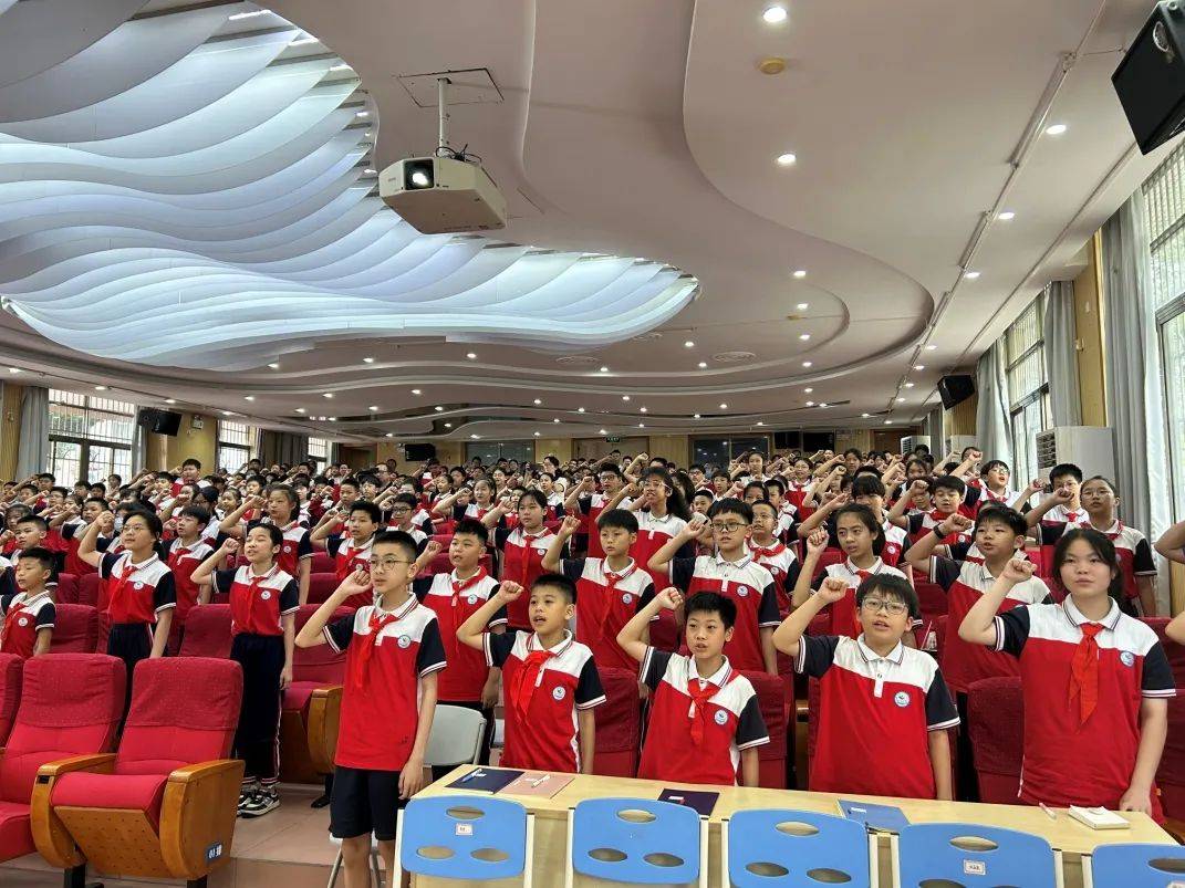 课震撼来袭,全校师生共筑禁毒防线——记里水中心小学禁毒教育活动