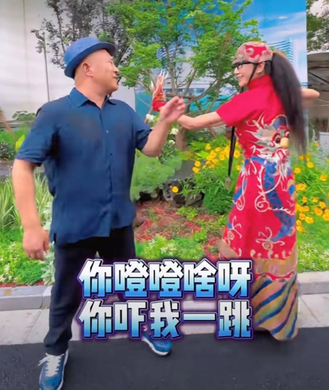 没想到!杨丽萍与赵四扮演者刘小光同台斗舞,真雅俗共赏了