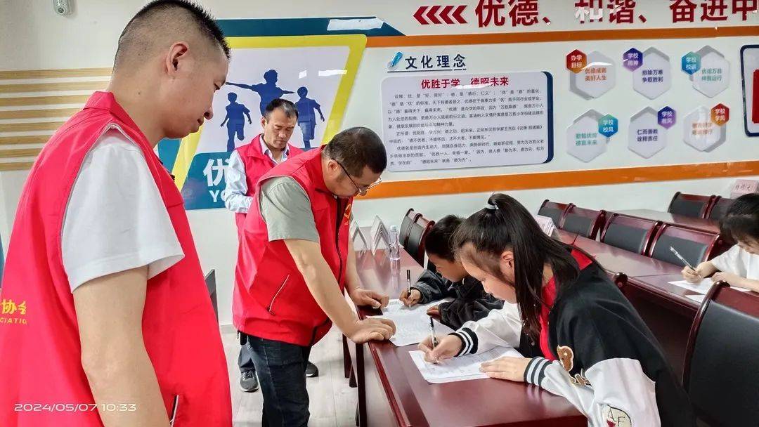 青春志愿--关爱东坡"助学筑梦·照亮未来"爱心助学走进东坡区万胜小学