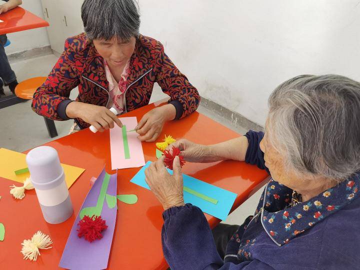 感恩母爱情深 温馨共度佳节_双燕村_活动_手工