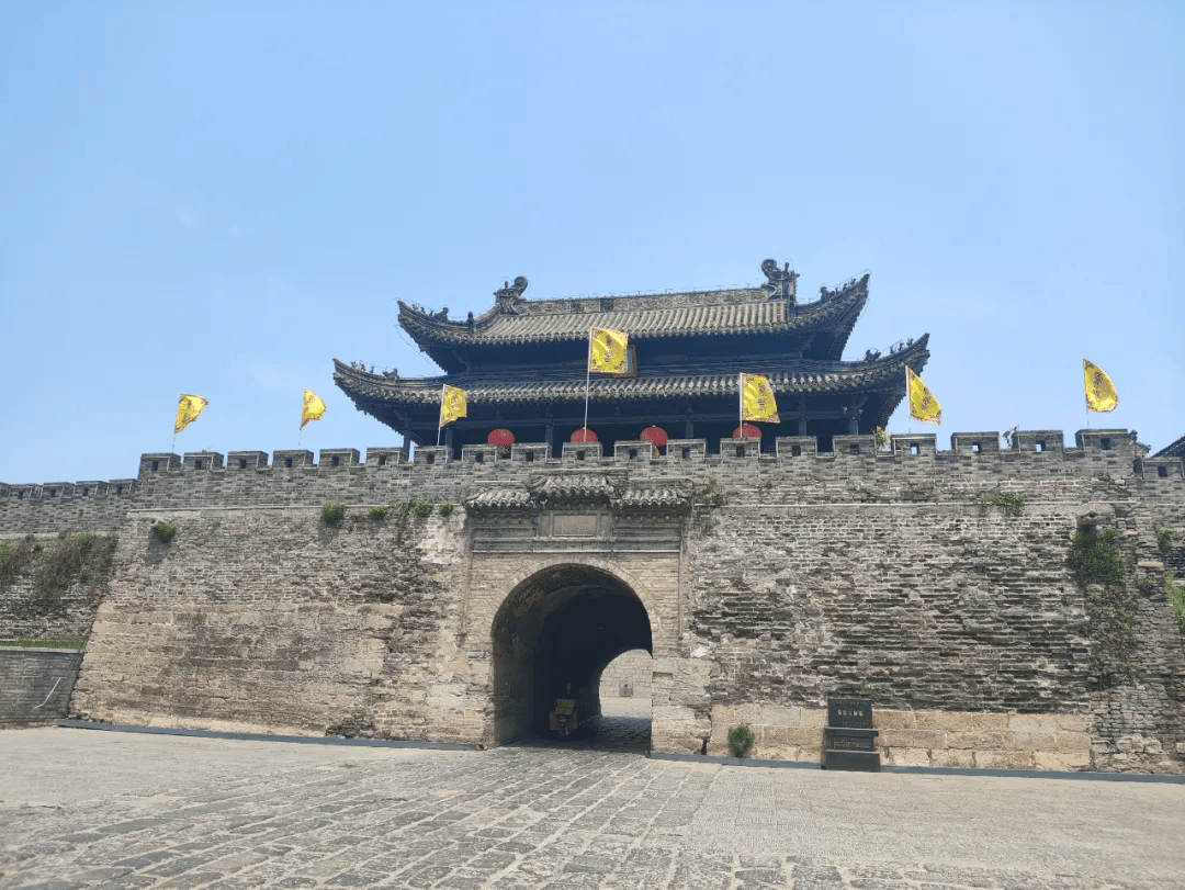 从2023年底开始,寿县聚焦文化旅游资源,推出"智游寿州古城",设置精选