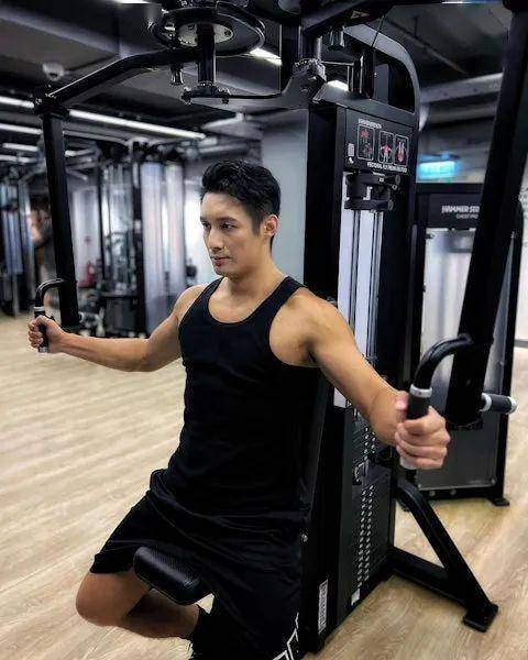 tvb男星自爆有多位性伴侣,网友赞他敢做敢认,上月离巢一身轻松_翟威廉