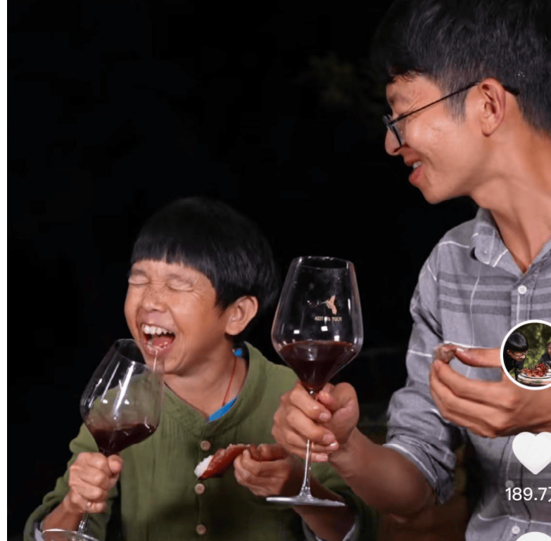 千万网红康仔农人翻车?刀砍莴苣被质太容易,网友:没干过农活吧