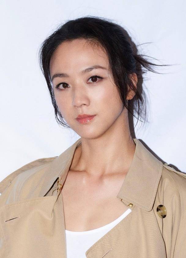 汤唯夫妇难得合体,与朴宝剑秀智聚餐,完成工作后恩爱返京看女儿
