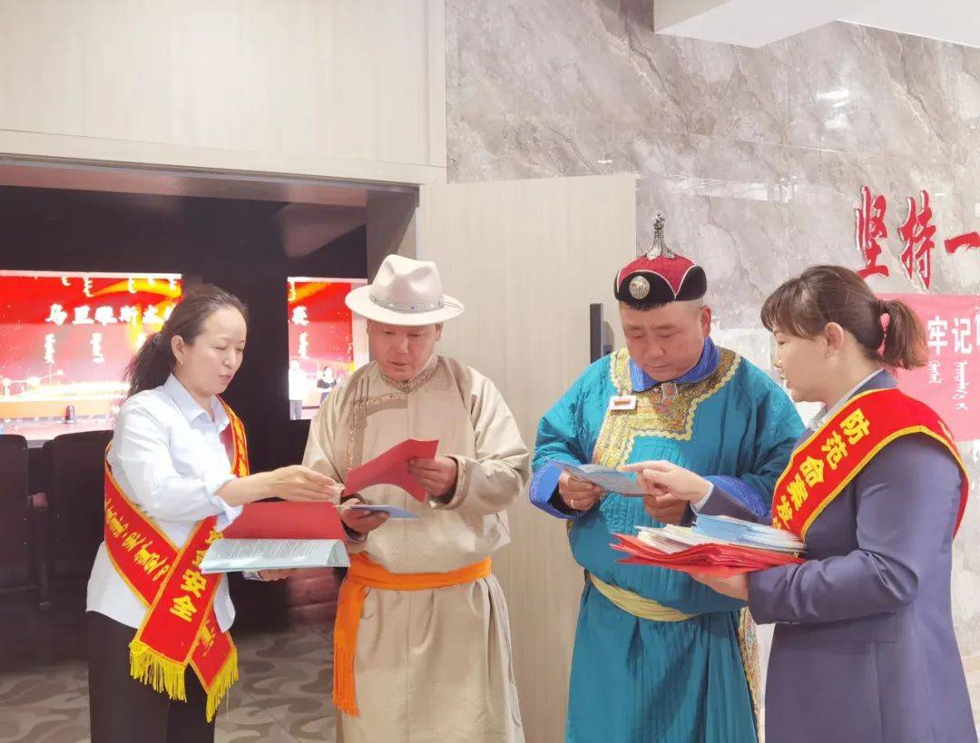 【信访工作法治化主题宣传】东乌旗委政法委开展 《信访工作条例》