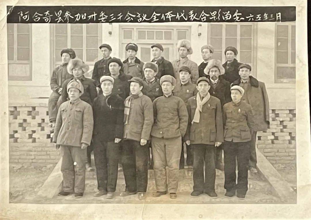 1982年,孙树庭被调至阿合奇县党委党校担任副校长并全面负责工作,已近