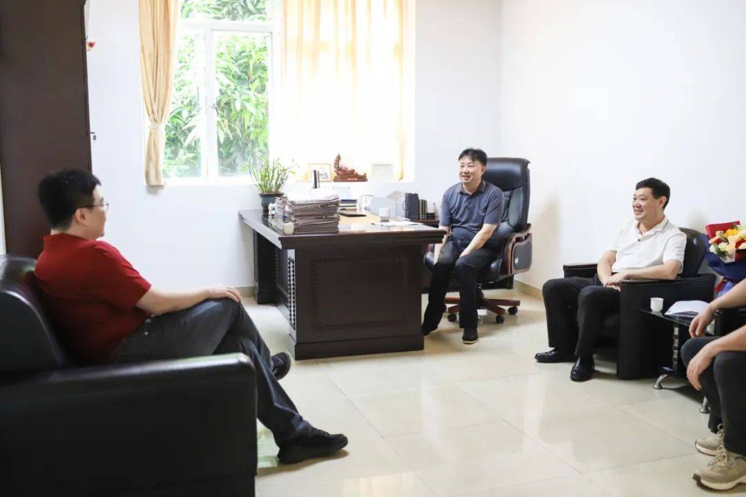 省教指委专家走进中山市华辰实验中学开展全国健康学校