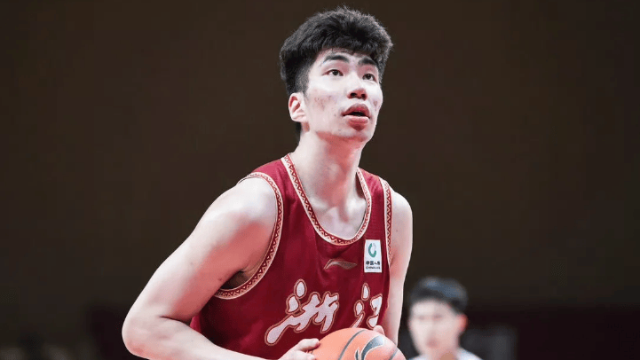 2.22米小姚明却被当蓝领 cba争冠热门该重用他了?