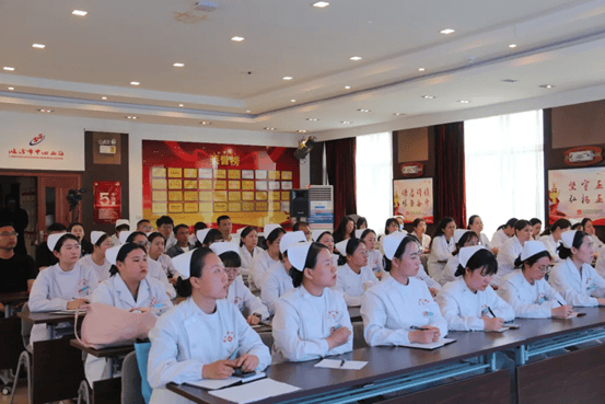 临汾市中心血站开展"5.12"护士节系列活动"血站礼仪规范"专题培训会