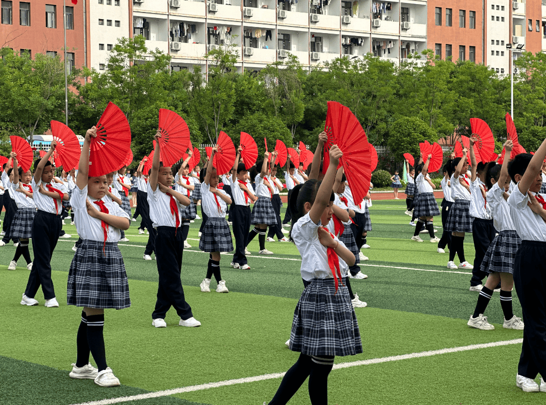 阳光体育大课间图片