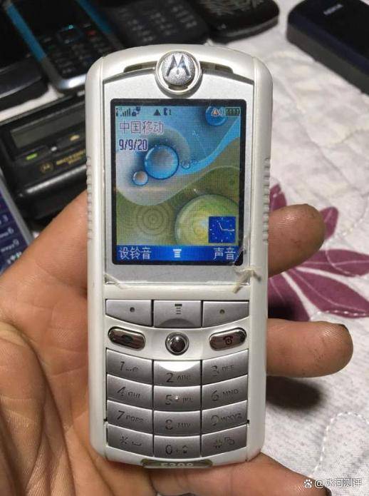 w系列的设计充满了音乐元素,如w550,它不仅在音质上有着出色的表现