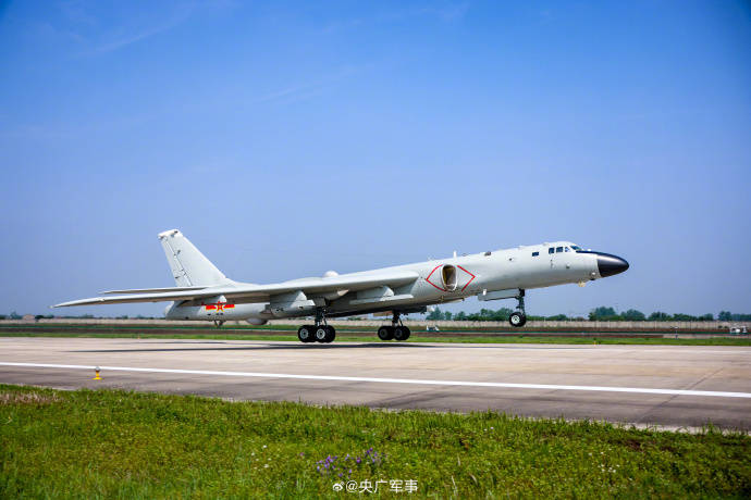 高清大图!"战神"轰-6k多区域飞行训练