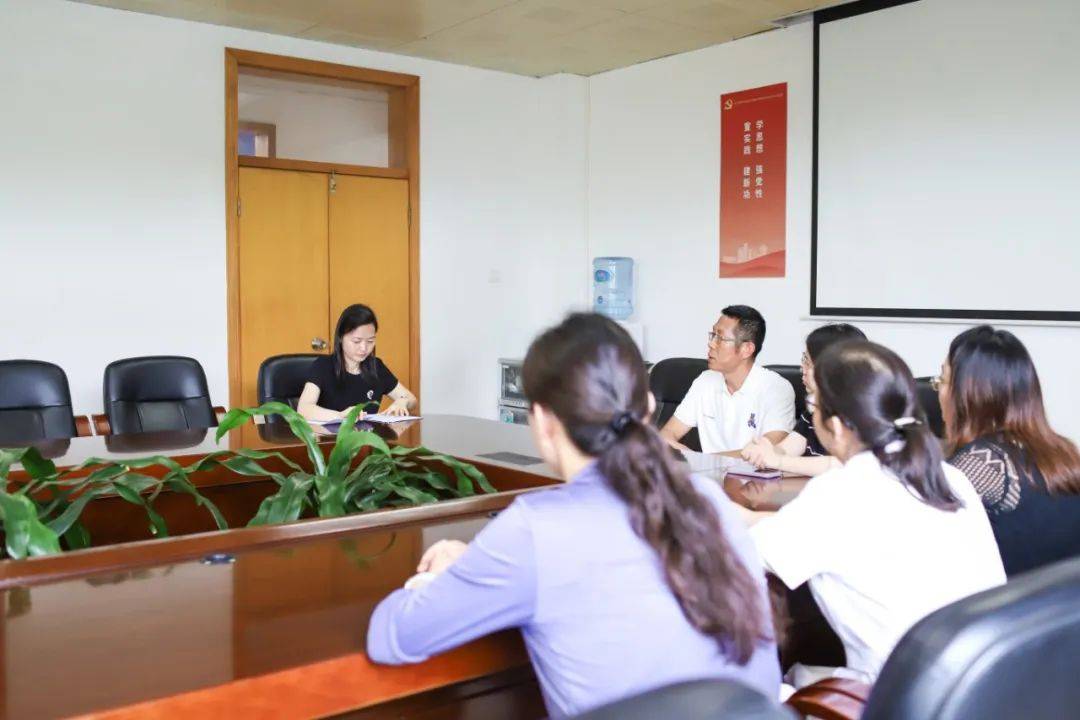 省教指委专家走进中山市华辰实验中学开展全国健康学校