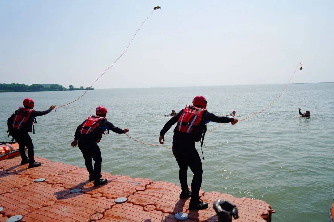 未雨绸缪 以训应汛|无锡市消防救援支队组织开展防汛排涝实战拉动演练