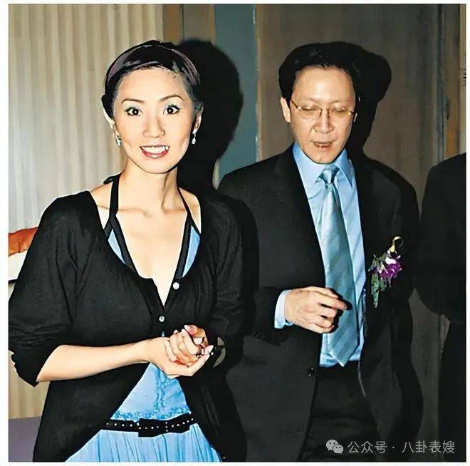 2003年,张敏与经纪人刘永辉相恋,后来结婚,一起生活至今.