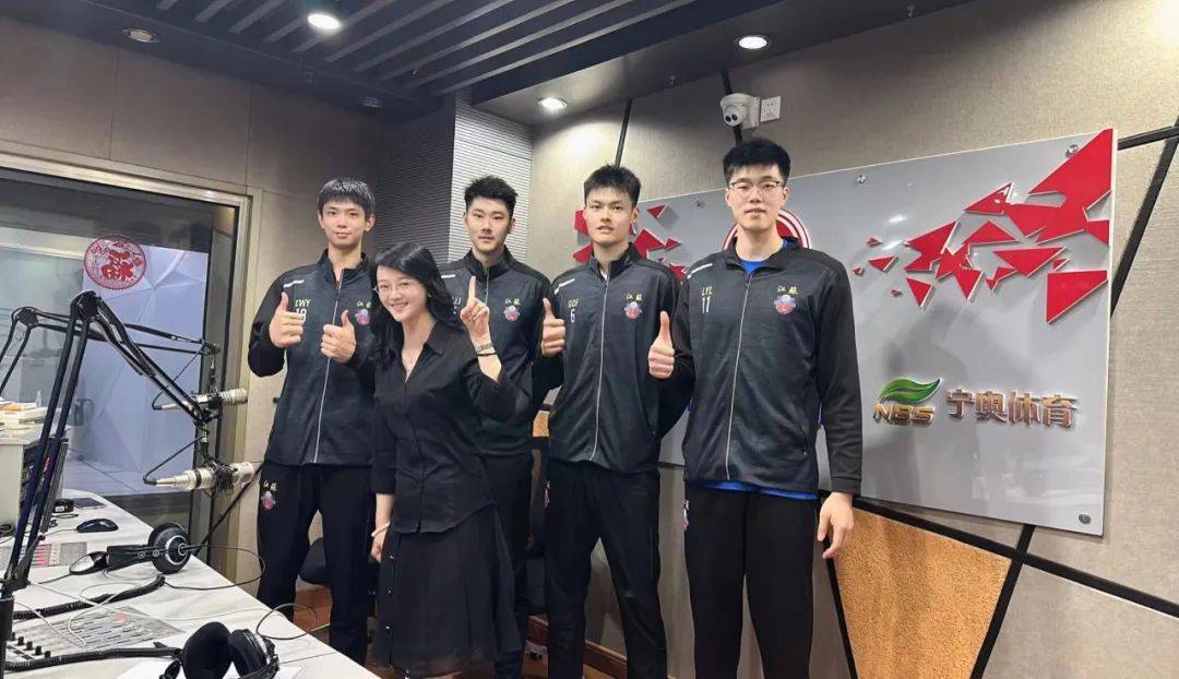 江苏男排做客南京体育广播——梦想过当汽车设计师,以后可以去卖卖唱